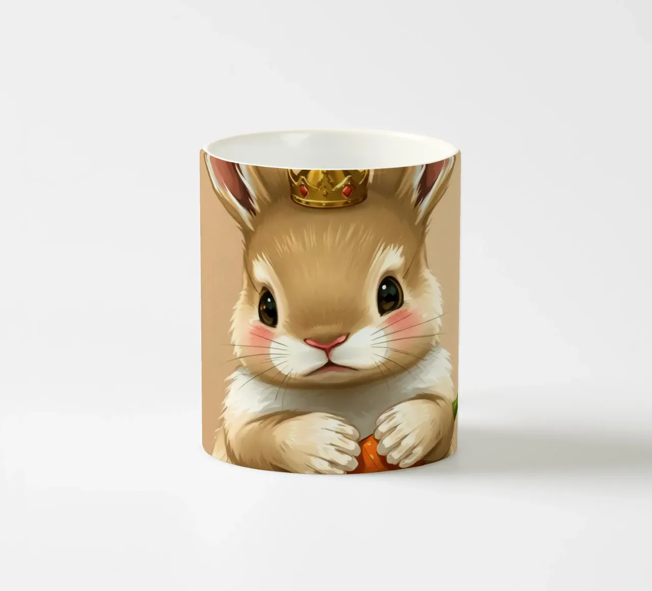 Un mignon lapin de dessin animé portant une couronne tient une carotte mug en céramique de DesignDoodle