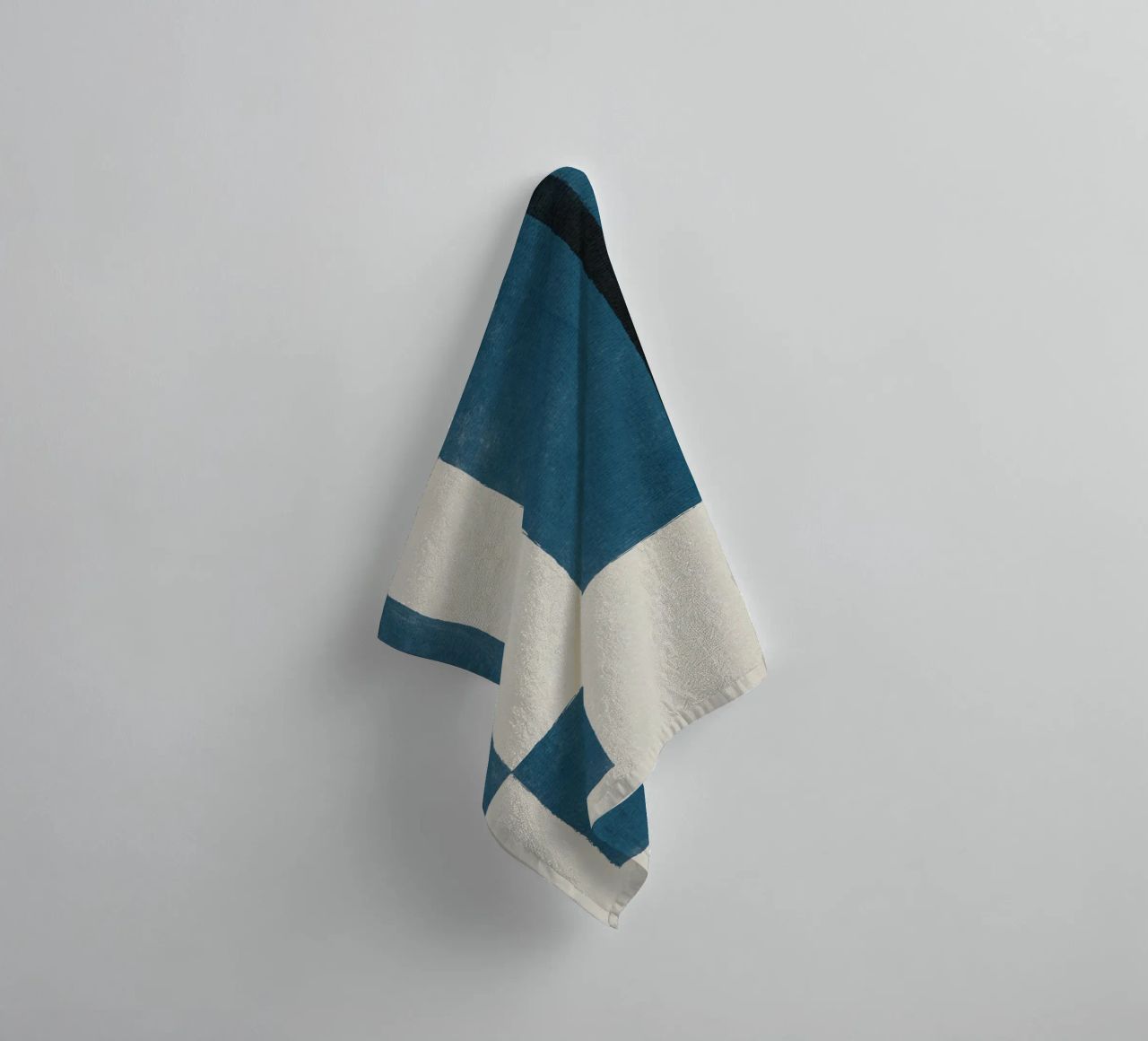 Blue Blocks towel by artesutileco
