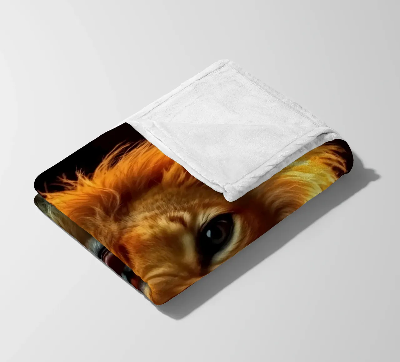 Jong leeuwenwelpje met levendige vacht en expressieve ogen vastgelegd fleecedeken van DesignDoodle