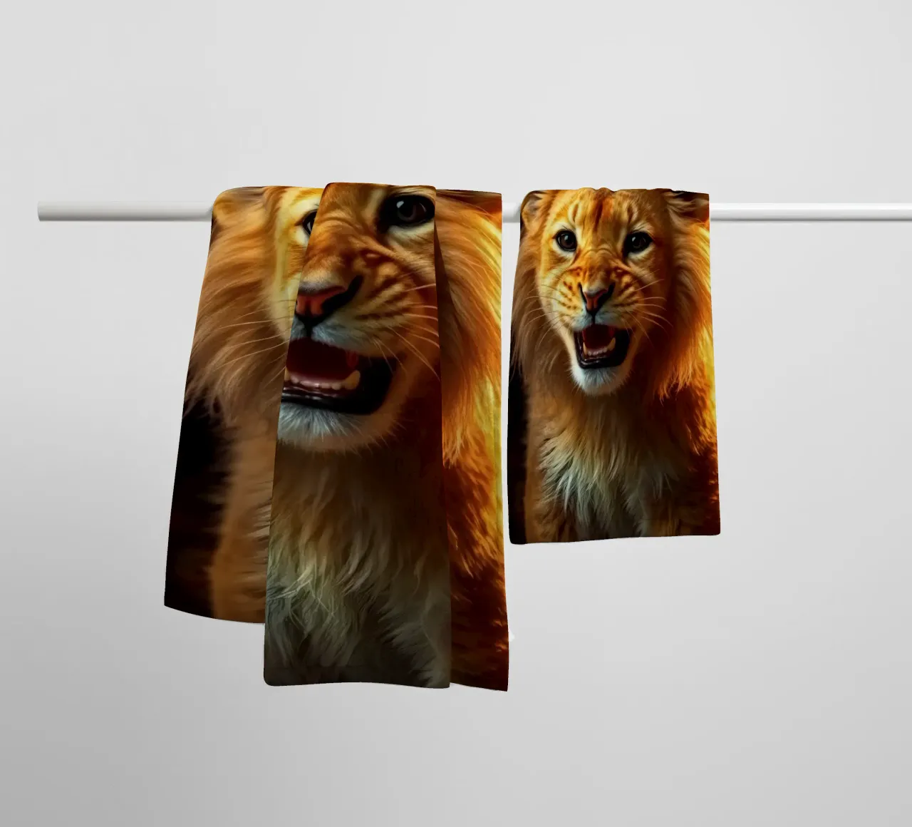 Jong leeuwenwelpje met levendige vacht en expressieve ogen vastgelegd badhanddoek van DesignDoodle