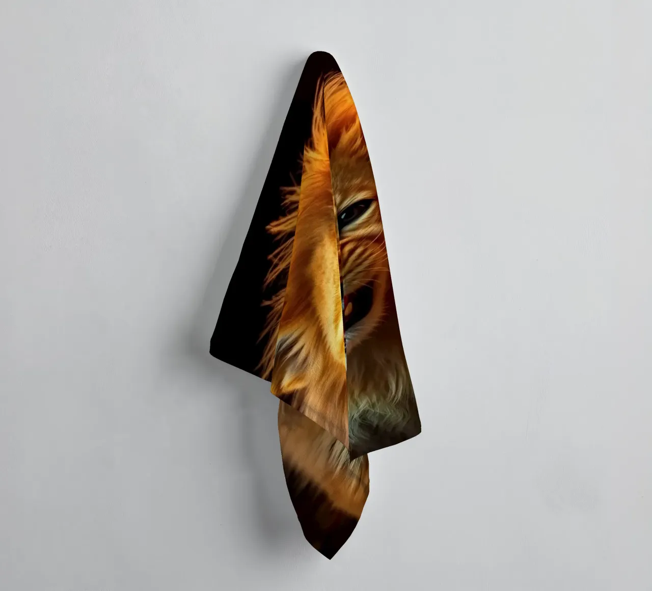 Jong leeuwenwelpje met levendige vacht en expressieve ogen vastgelegd badhanddoek van DesignDoodle