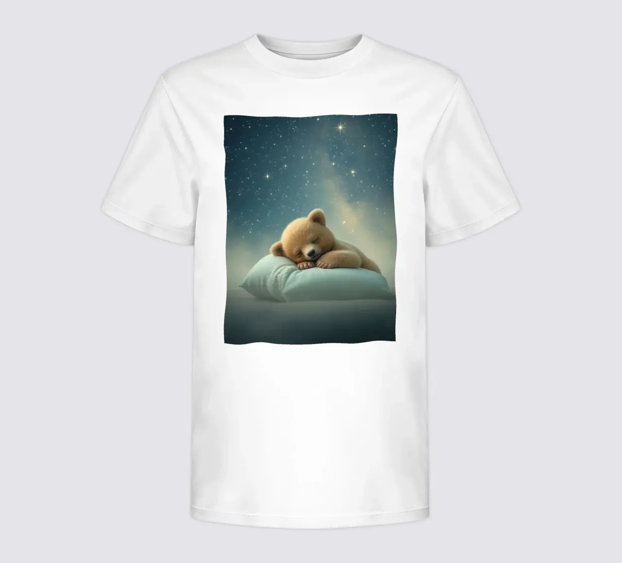 Schattig berenjong dat vredig slaapt op een donzig kussen kinder t-shirt van DesignDoodle