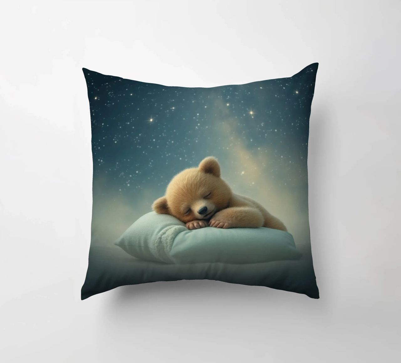 Ourson mignon dormant paisiblement sur un oreiller moelleux coussin de DesignDoodle