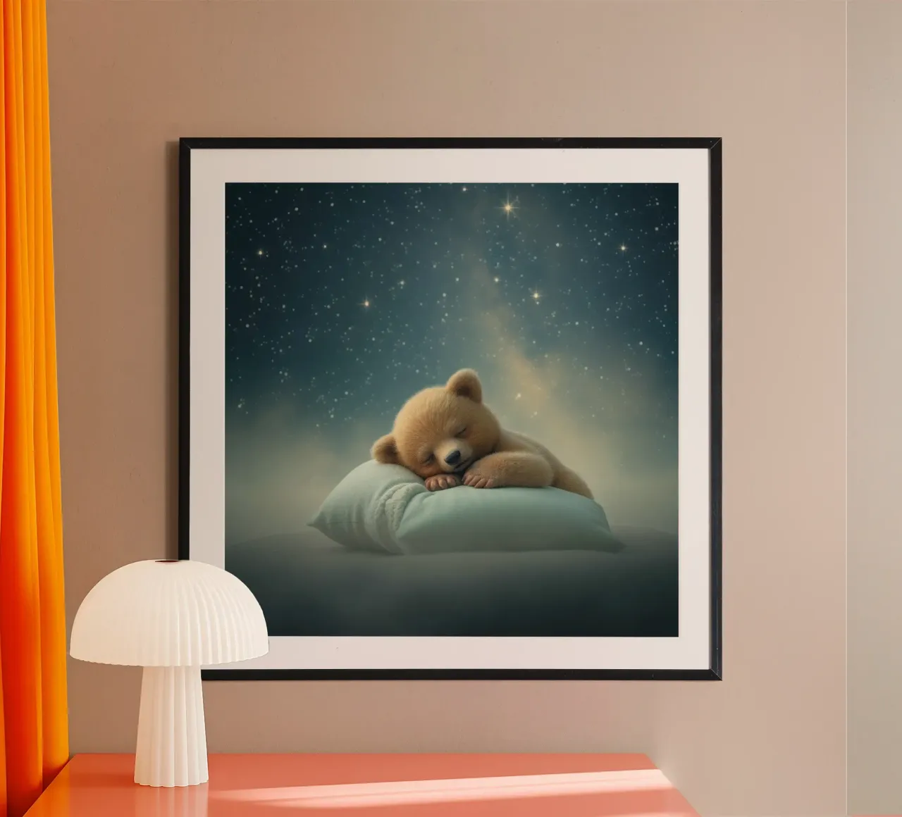 Schattig berenjong dat vredig slaapt op een donzig kussen hahnemühle van DesignDoodle