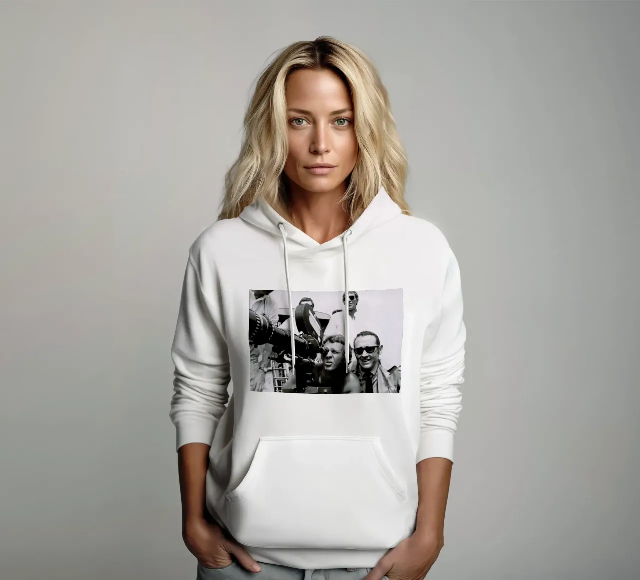 Steve McQueen behind the Camera felpa con cappuccio da Gallery Print and Art Limited