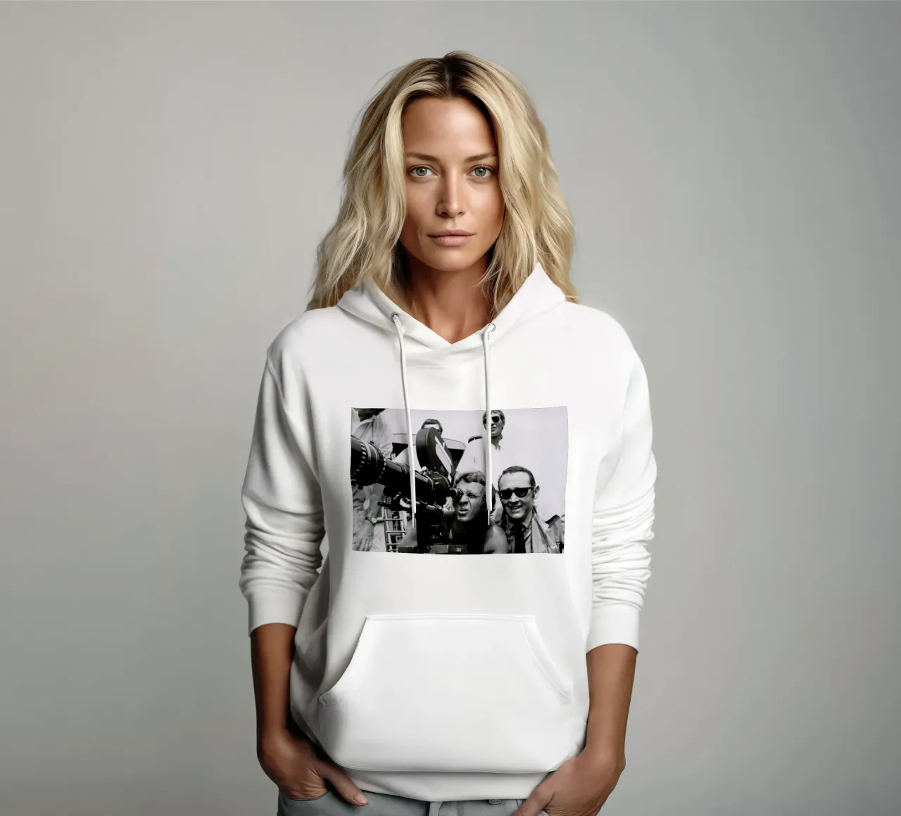 Steve McQueen behind the Camera Hoodie von Gallery Print and Art Limited