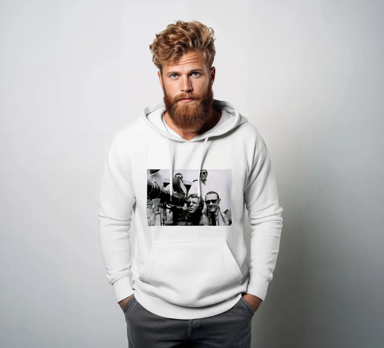 Steve McQueen behind the Camera felpa con cappuccio da Gallery Print and Art Limited