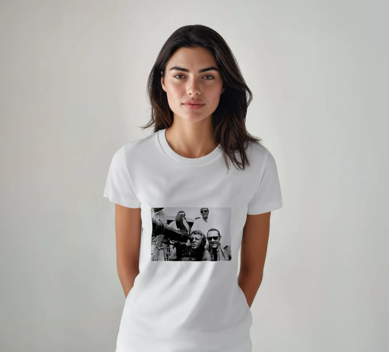 Steve McQueen behind the Camera t-shirt da Gallery Print and Art Limited