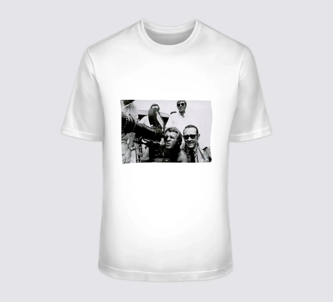 Steve McQueen behind the Camera t-shirt van Gallery Print and Art Limited