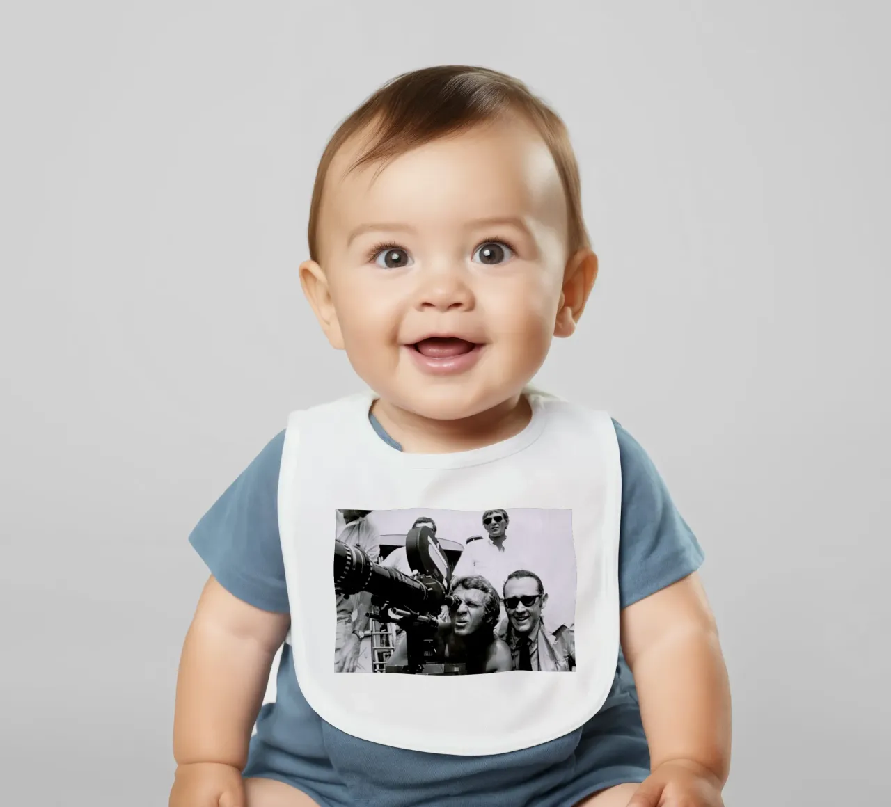 Steve McQueen behind the Camera bavaglino da Gallery Print and Art Limited