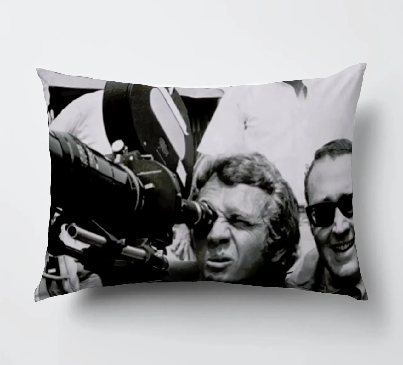 Steve McQueen behind the Camera Kissen von Gallery Print and Art Limited