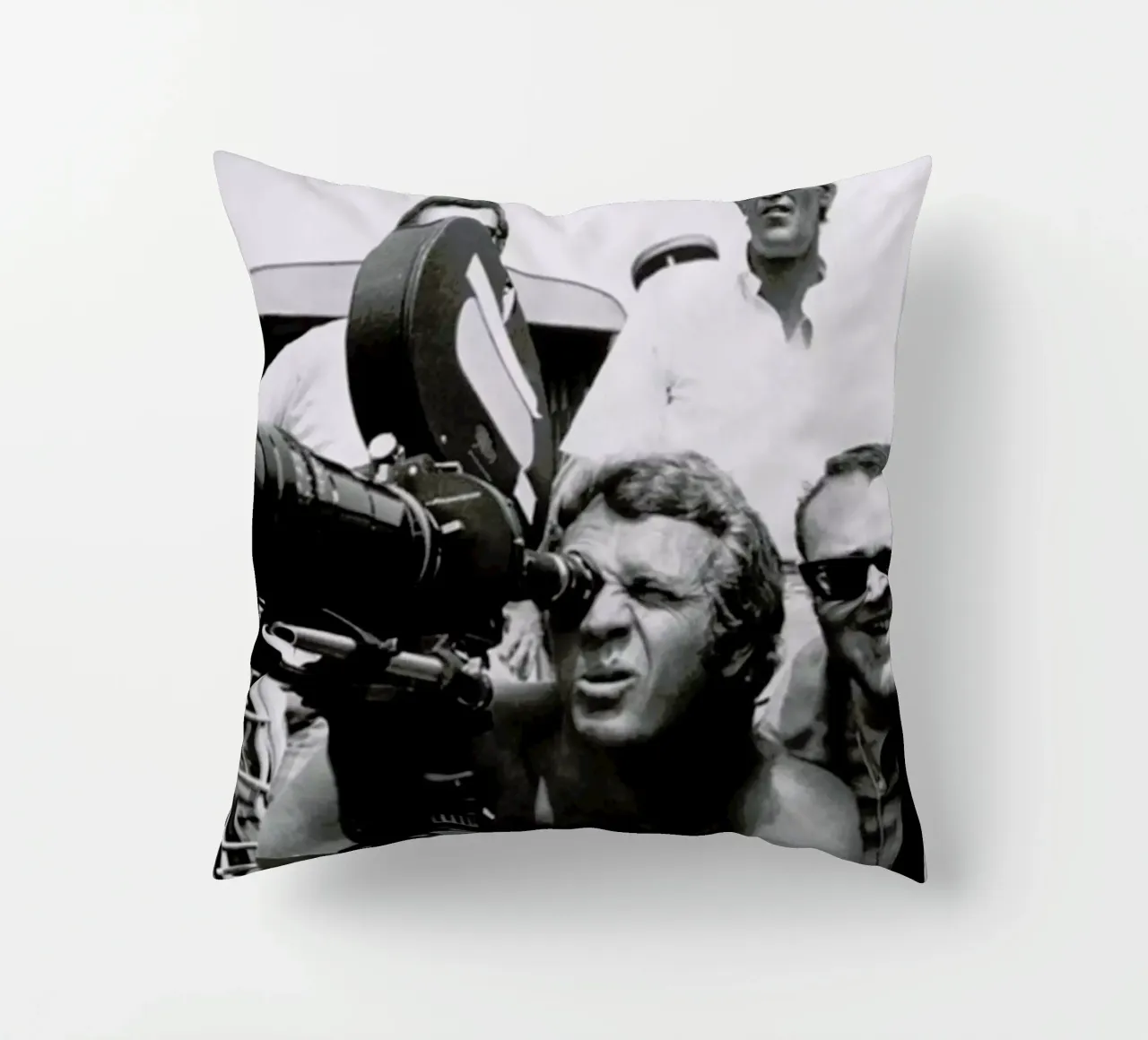 Steve McQueen behind the Camera Kissen von Gallery Print and Art Limited