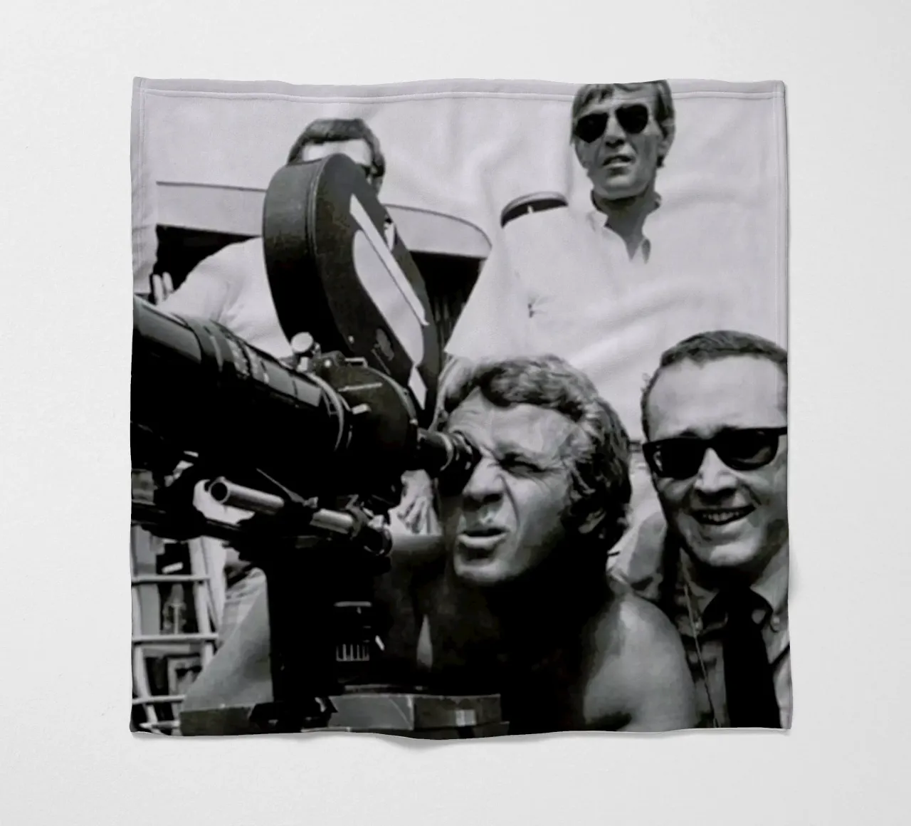 Steve McQueen behind the Camera coperta in pile da Gallery Print and Art Limited