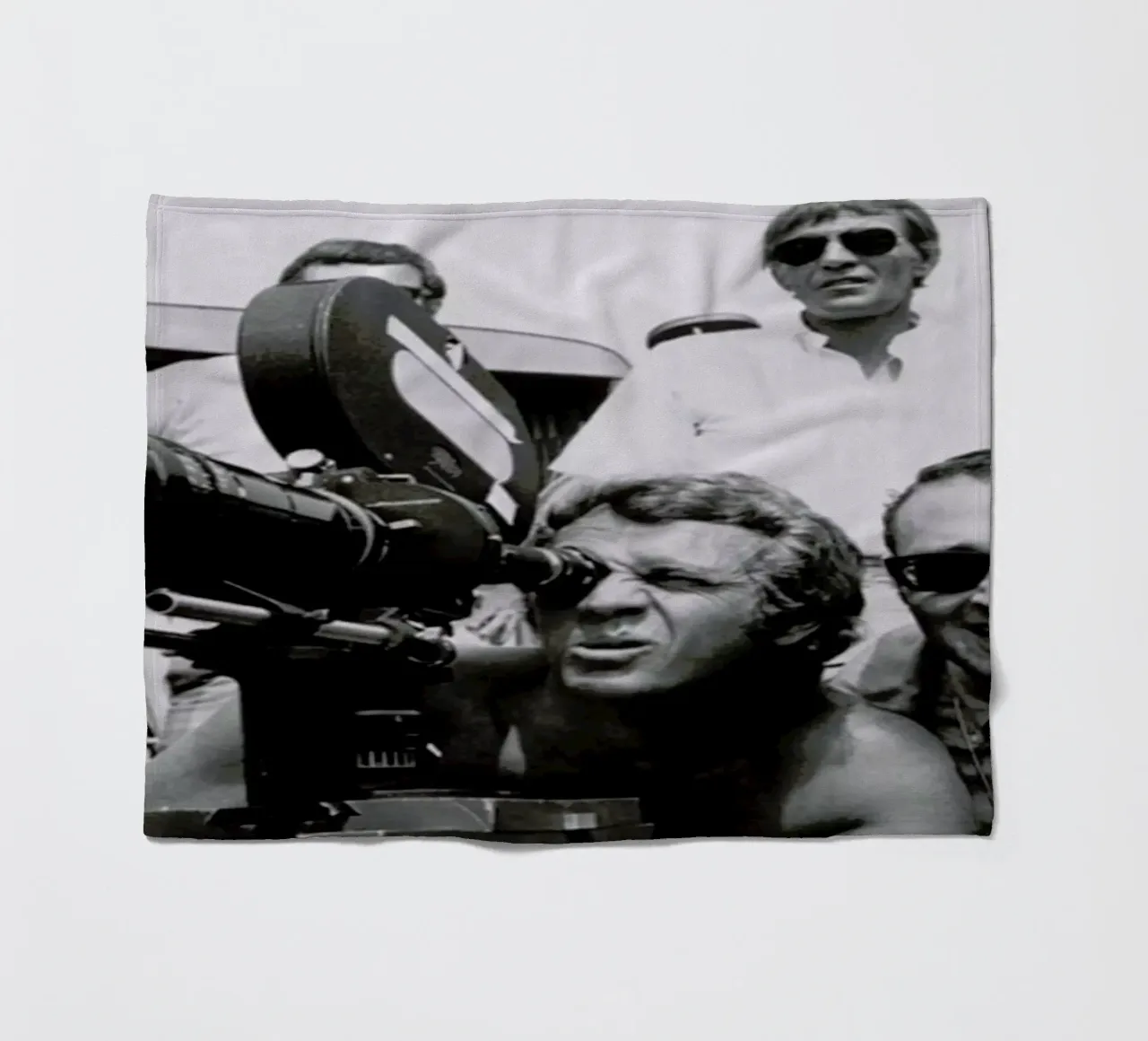Steve McQueen behind the Camera coperta in pile da Gallery Print and Art Limited