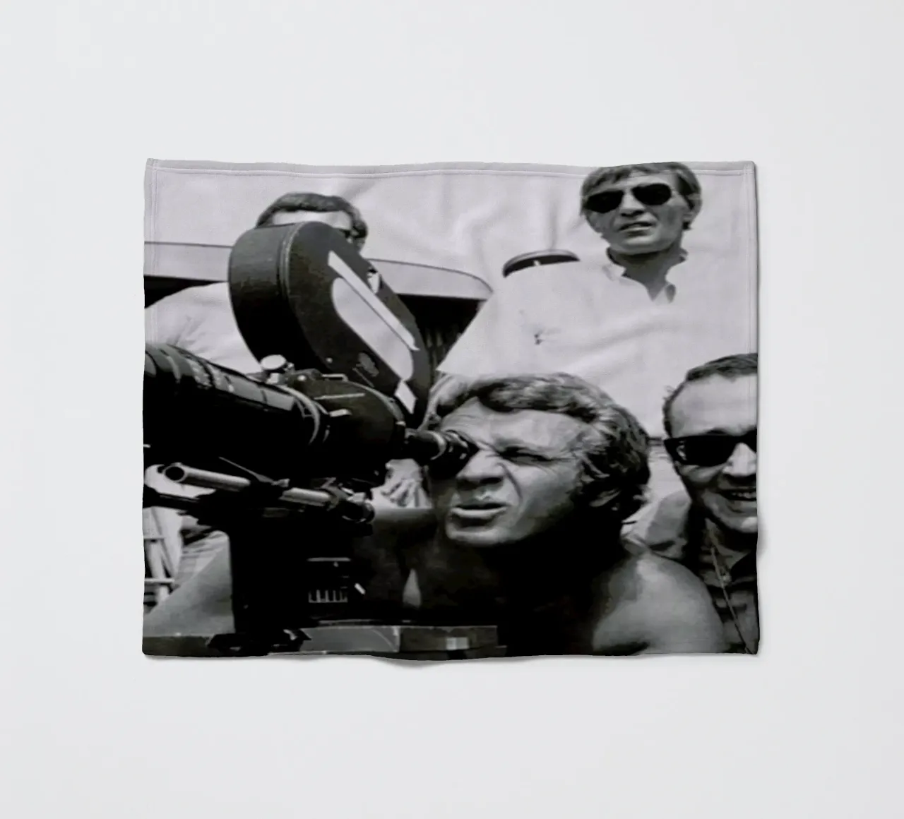 Steve McQueen behind the Camera coperta in pile da Gallery Print and Art Limited