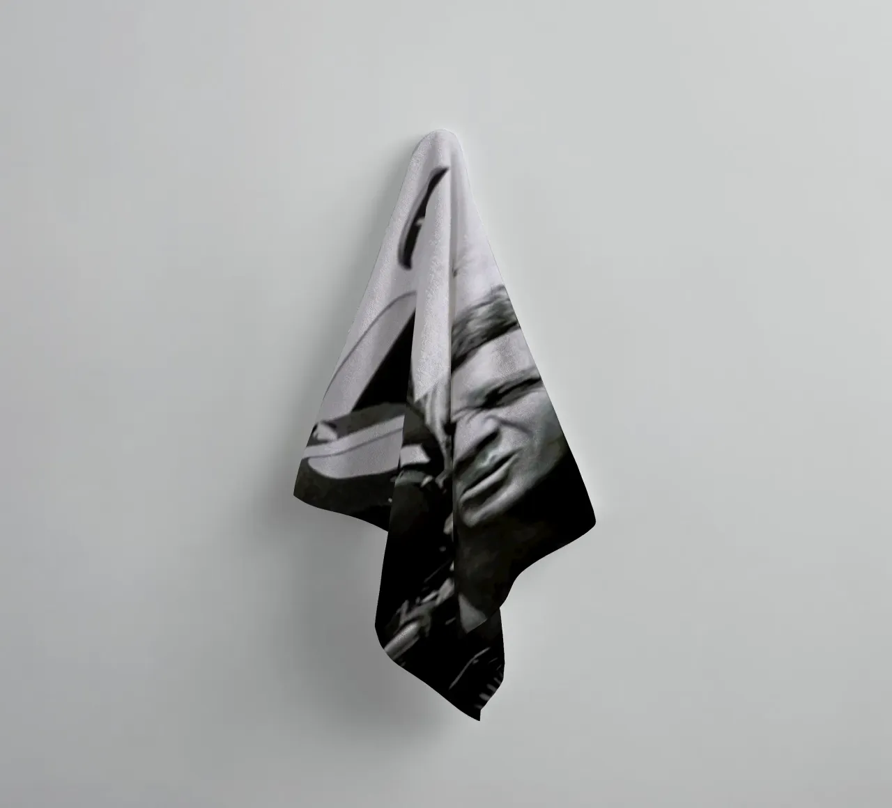 Steve McQueen behind the Camera asciugamano da bagno da Gallery Print and Art Limited