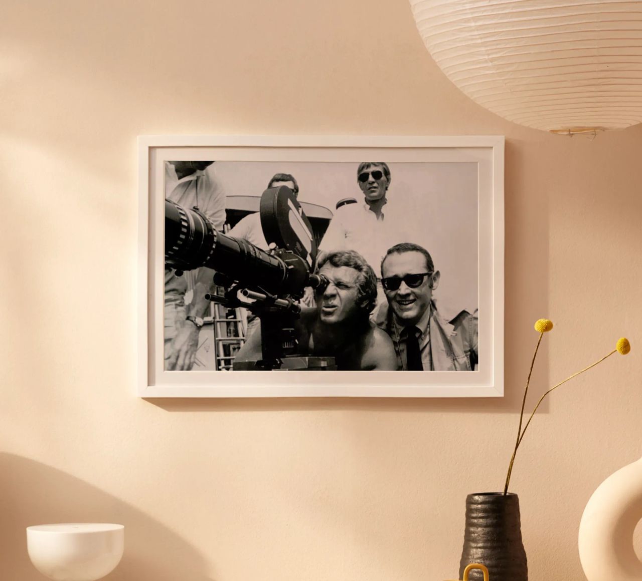 Steve McQueen behind the Camera Poster von Gallery Print and Art Limited