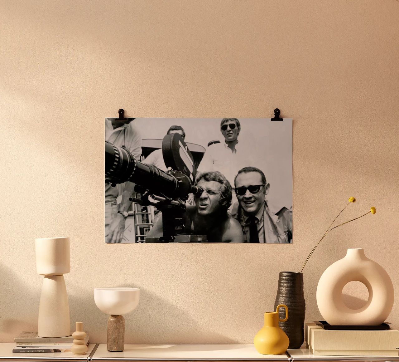 Steve McQueen behind the Camera Poster von Gallery Print and Art Limited