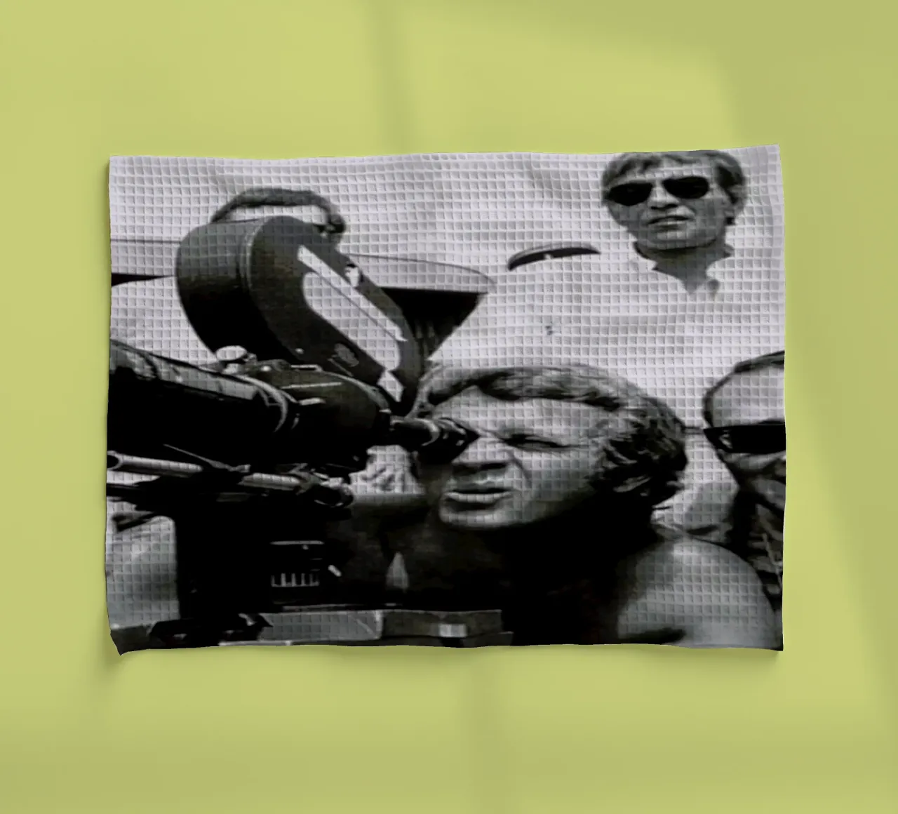 Steve McQueen behind the Camera torchon de Gallery Print and Art Limited