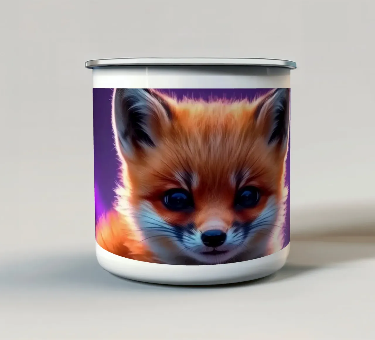 Una bella volpe rossa circondata da fiori viola tazza in smalto da DesignDoodle