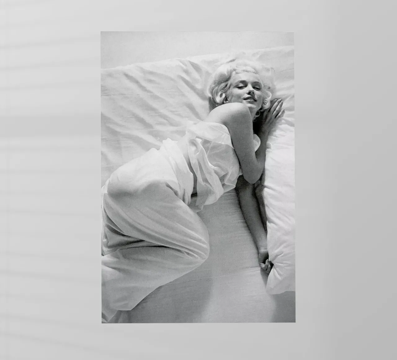 Marilyn Monroe in Bed pellicola backlit da Gallery Print and Art Limited