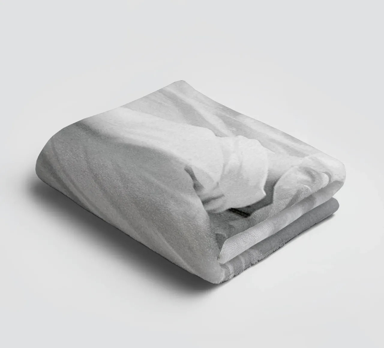 Marilyn Monroe in Bed asciugamano da bagno da Gallery Print and Art Limited
