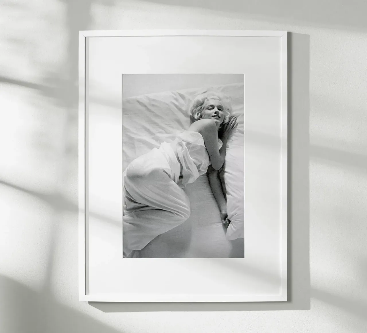Marilyn Monroe in Bed hahnemühle de Gallery Print and Art Limited