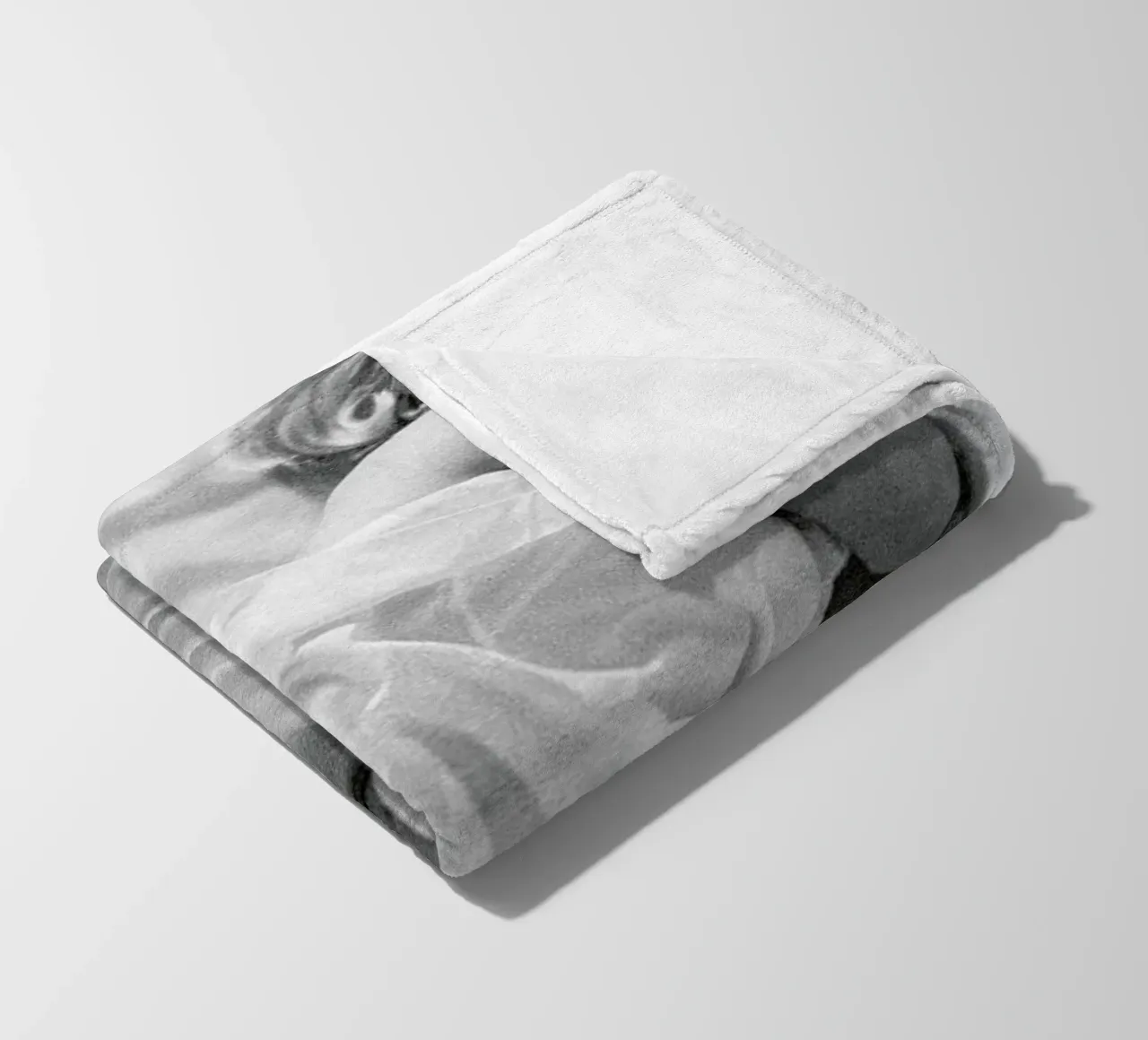 Marilyn Monroe in Bed coperta in pile da Gallery Print and Art Limited