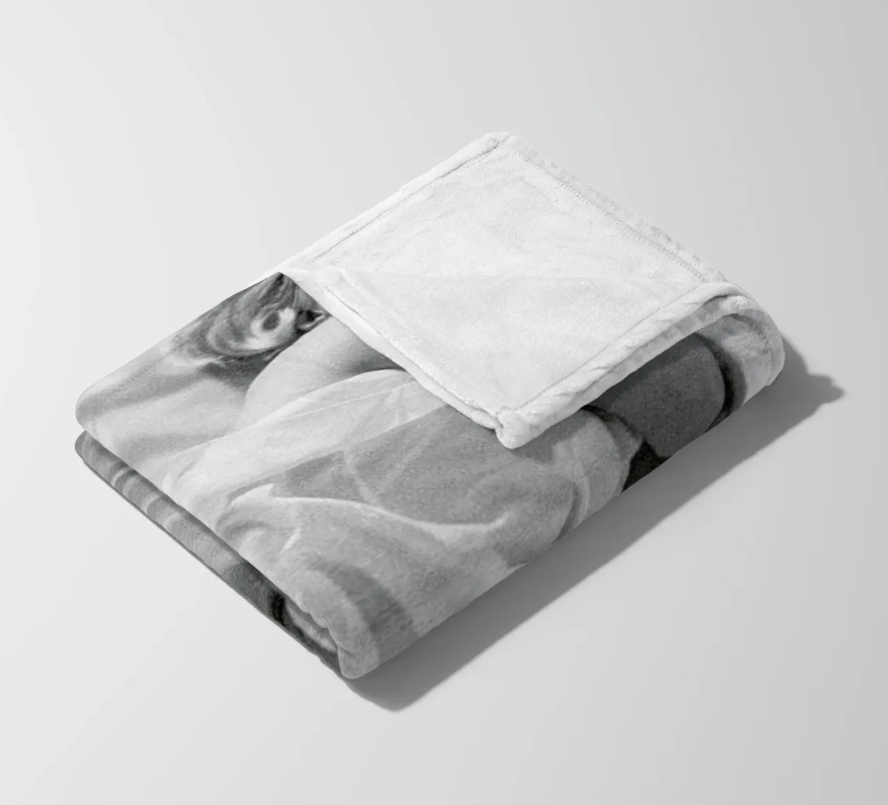 Marilyn Monroe in Bed coperta in pile da Gallery Print and Art Limited