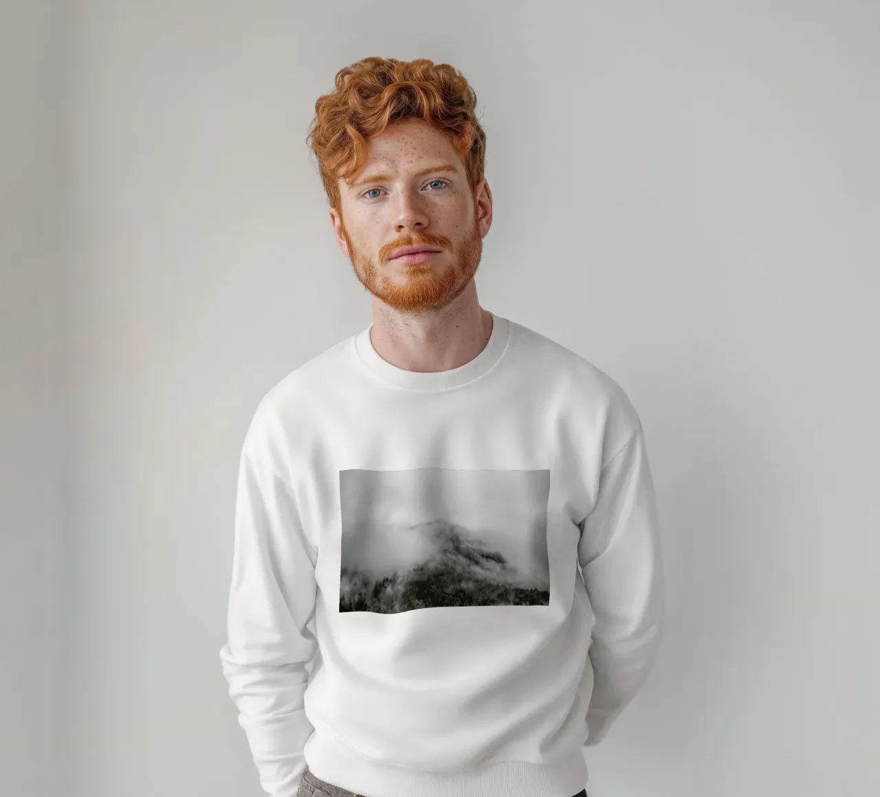 Moody Clouds 1 Sweatshirt von Nur Mut