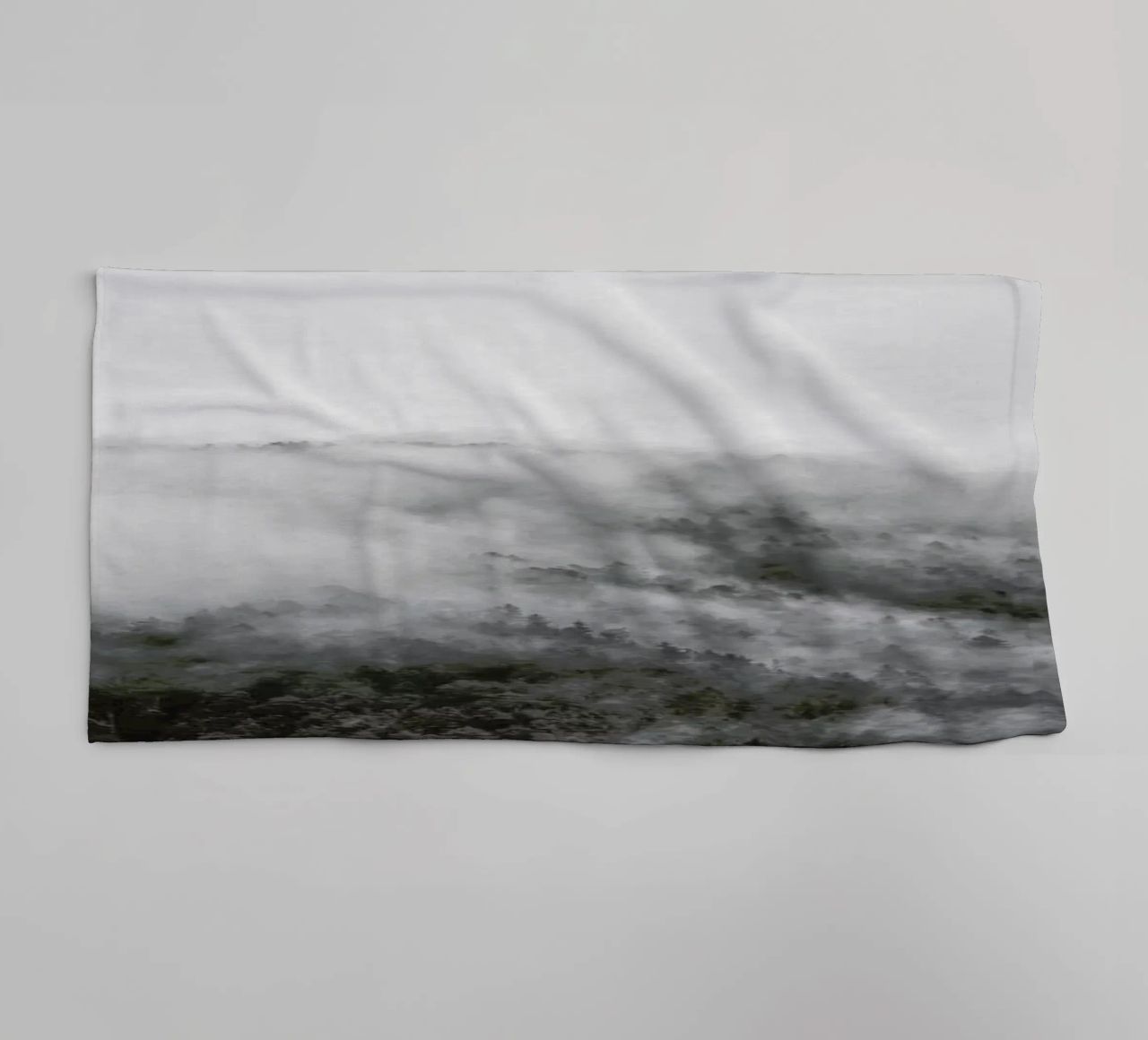Moody Clouds 1 asciugamano da bagno da Nur Mut