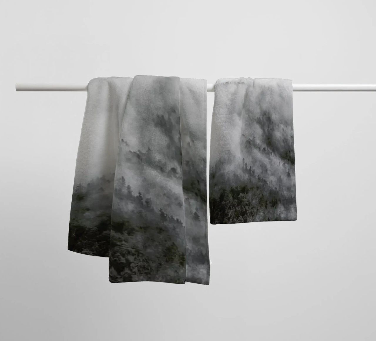 Moody Clouds 1 asciugamano da bagno da Nur Mut