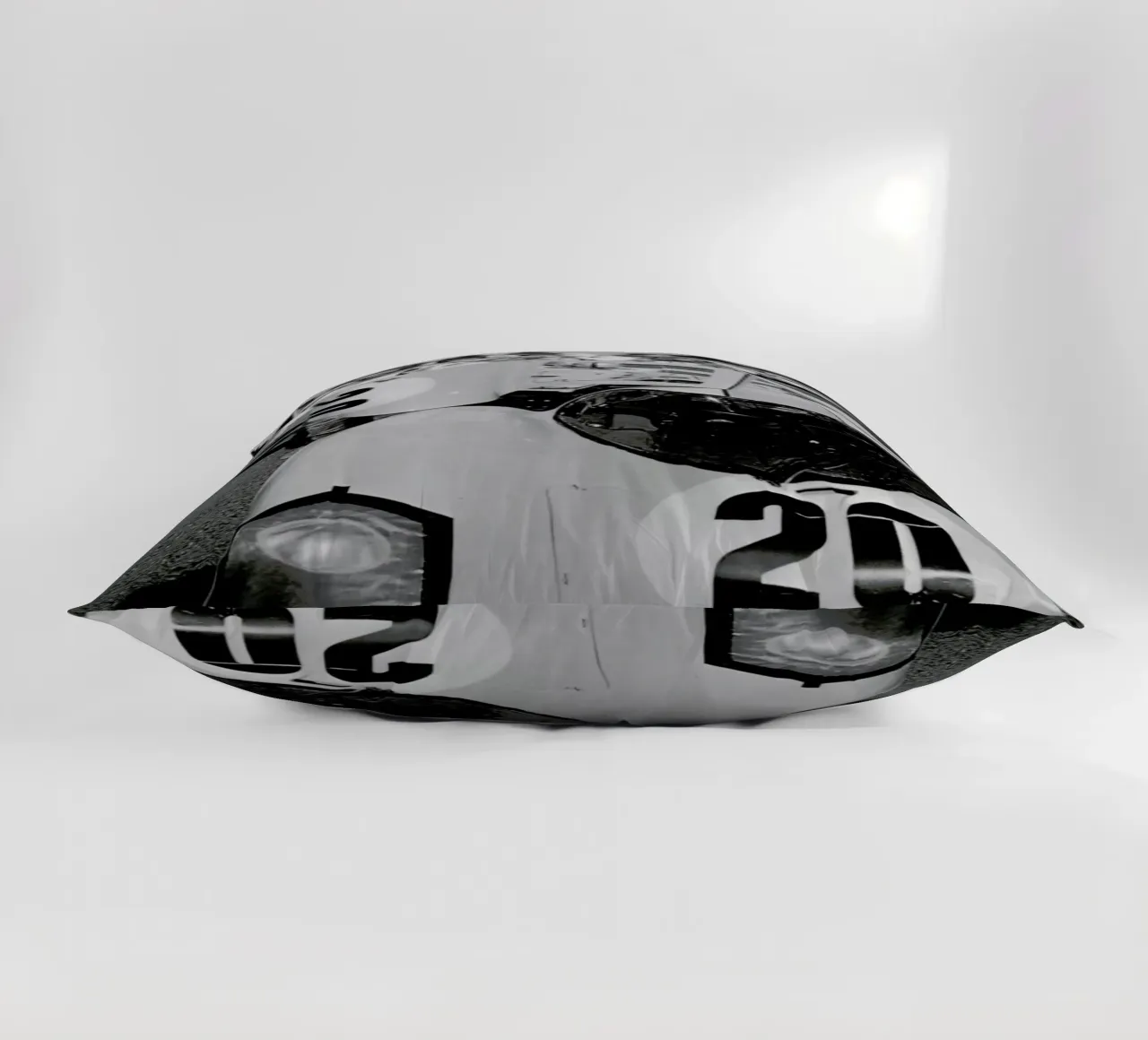 Steve McQueen with Porsche 917 cuscino da Gallery Print and Art Limited