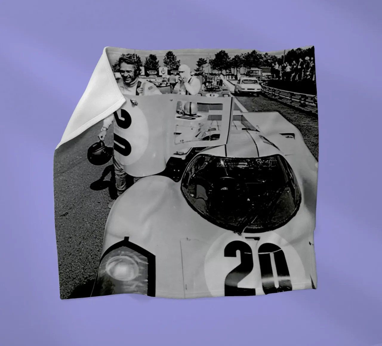 Steve McQueen with Porsche 917 coperta in pile da Gallery Print and Art Limited