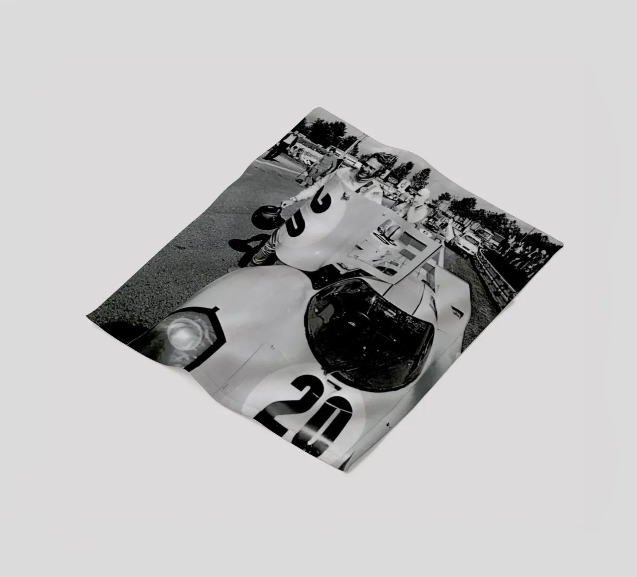 Steve McQueen with Porsche 917 coperta in pile da Gallery Print and Art Limited