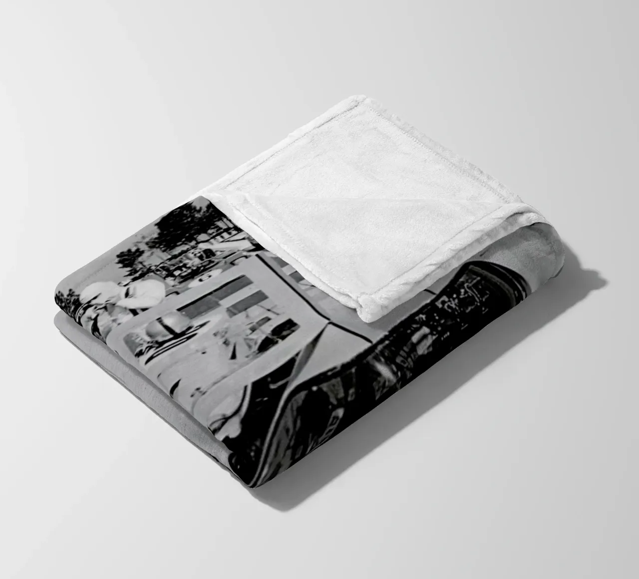 Steve McQueen with Porsche 917 coperta in pile da Gallery Print and Art Limited