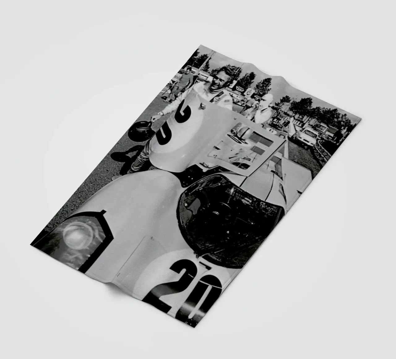 Steve McQueen with Porsche 917 coperta in pile da Gallery Print and Art Limited