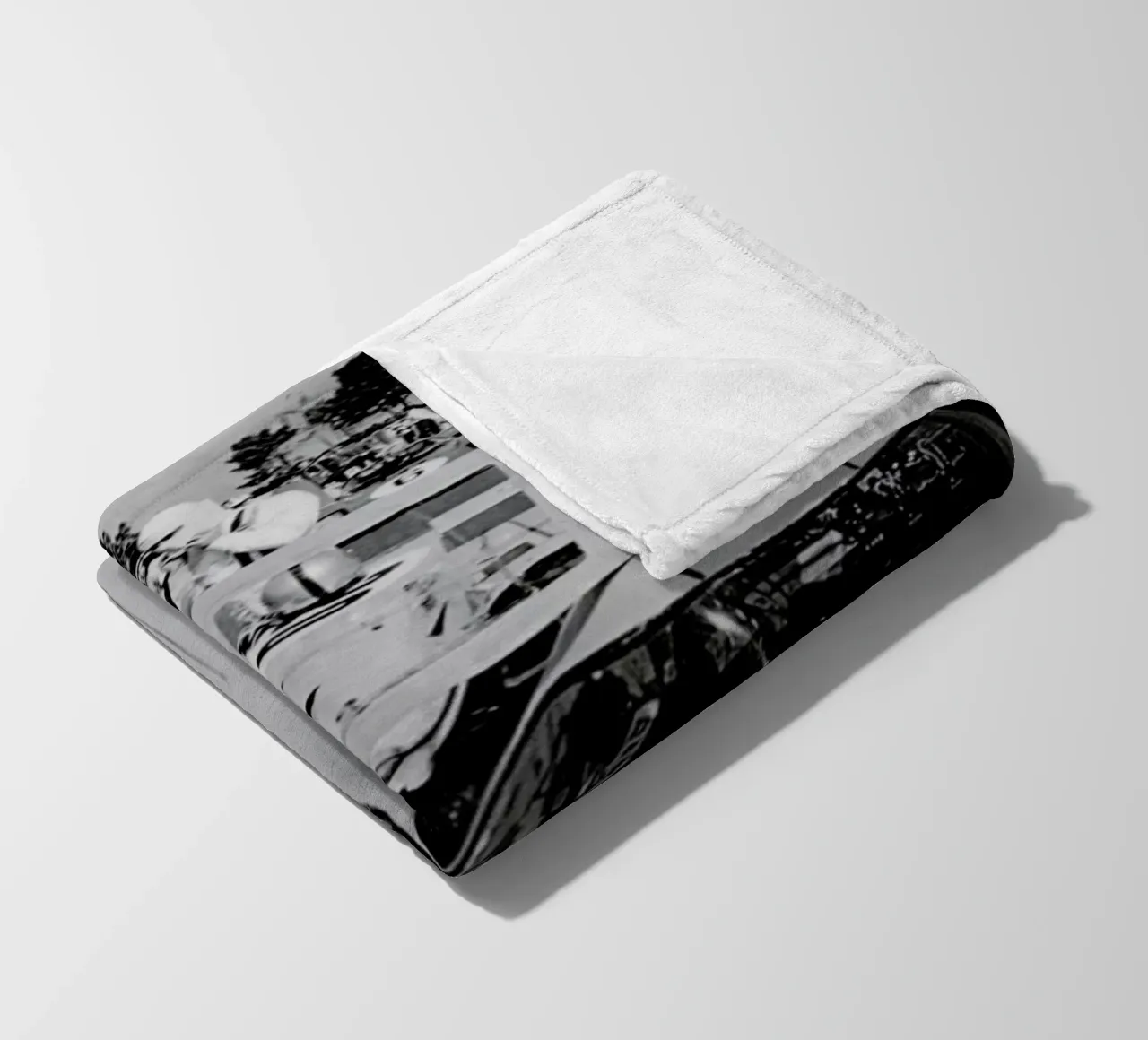 Steve McQueen with Porsche 917 coperta in pile da Gallery Print and Art Limited