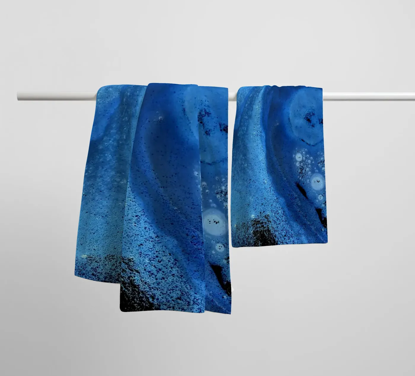 Blau Handtuch von Massimo Frascogna