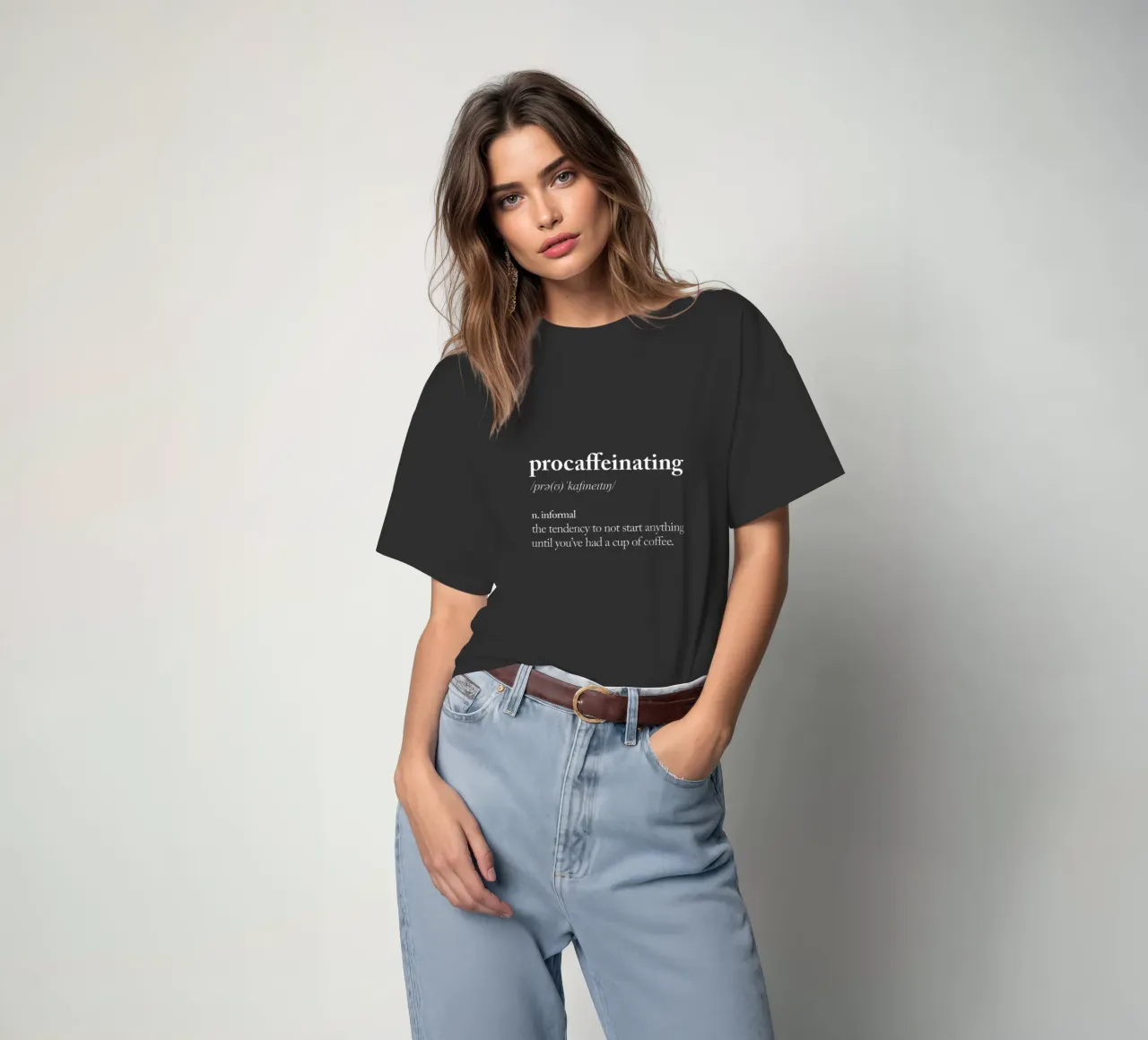 Procaffeinating t-shirt da THE MOTIVATED TYPE