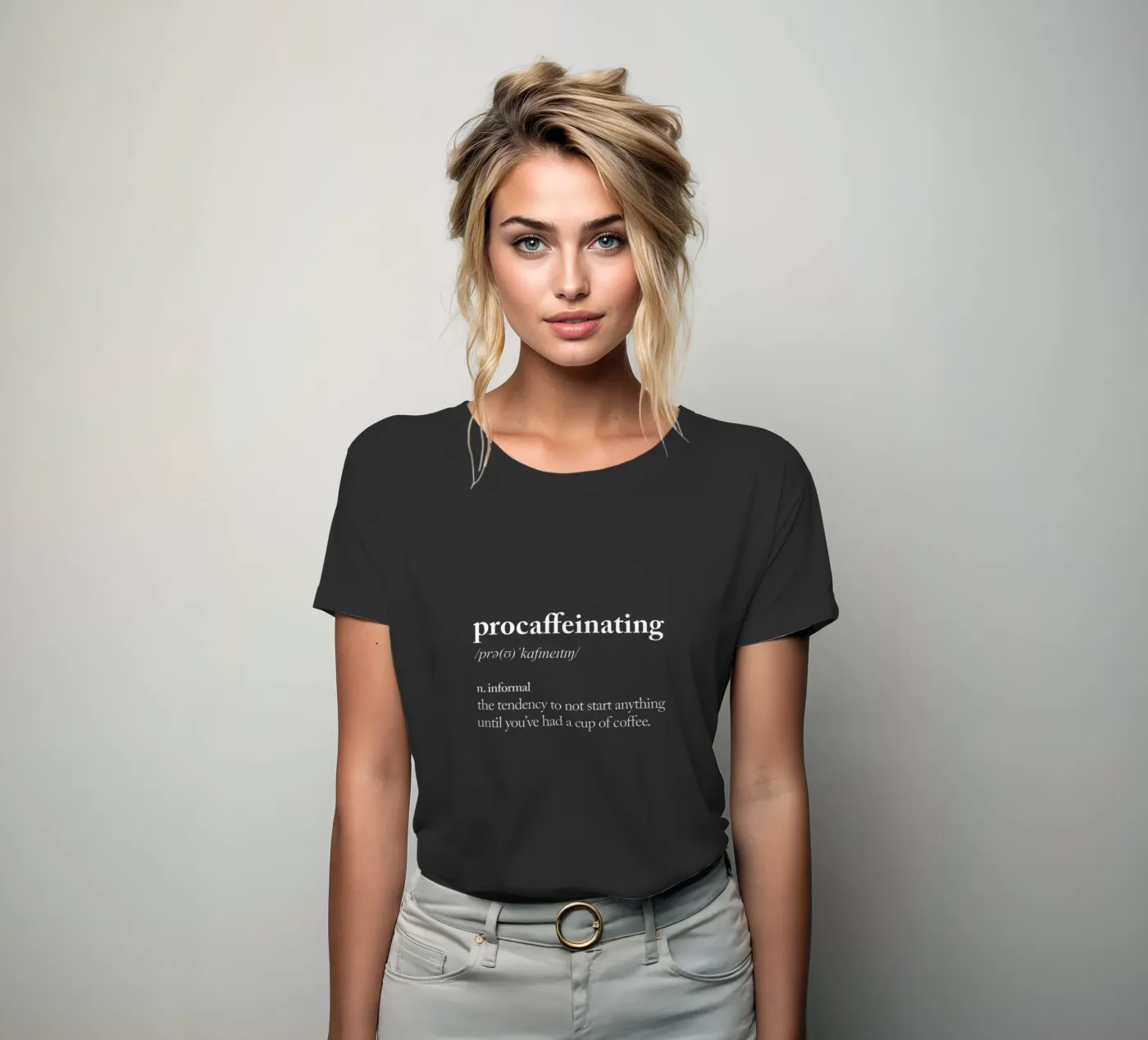 Procaffeinizzazione t-shirt da donna da THE MOTIVATED TYPE