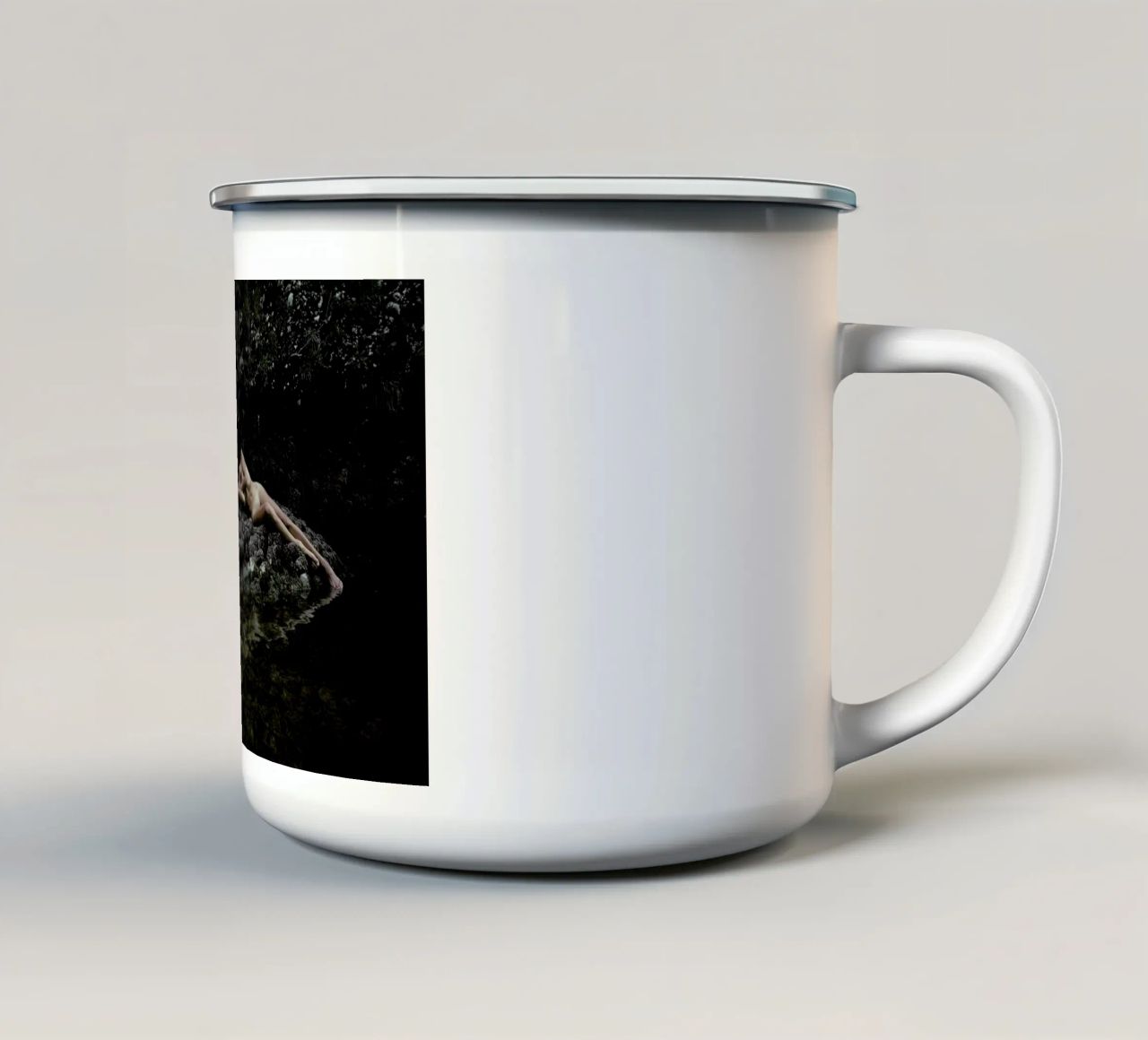 Embodiment tazza in smalto da Matevž Kosterov