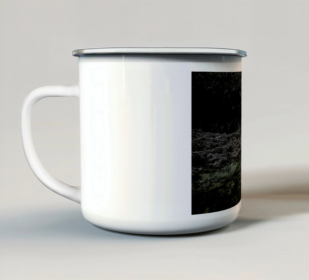 Embodiment tazza in smalto da Matevž Kosterov