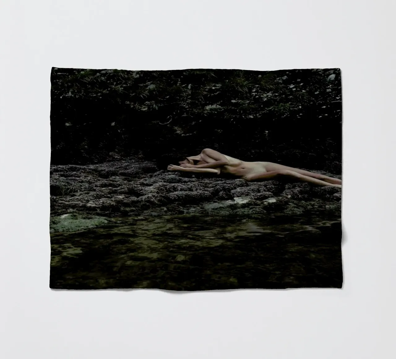 Embodiment coperta in pile da Matevž Kosterov