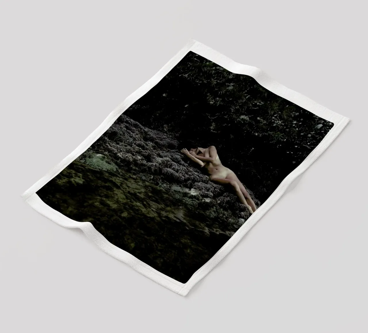 Embodiment coperta in pile da Matevž Kosterov