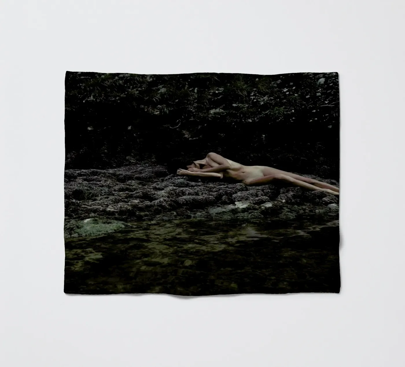 Embodiment coperta in pile da Matevž Kosterov