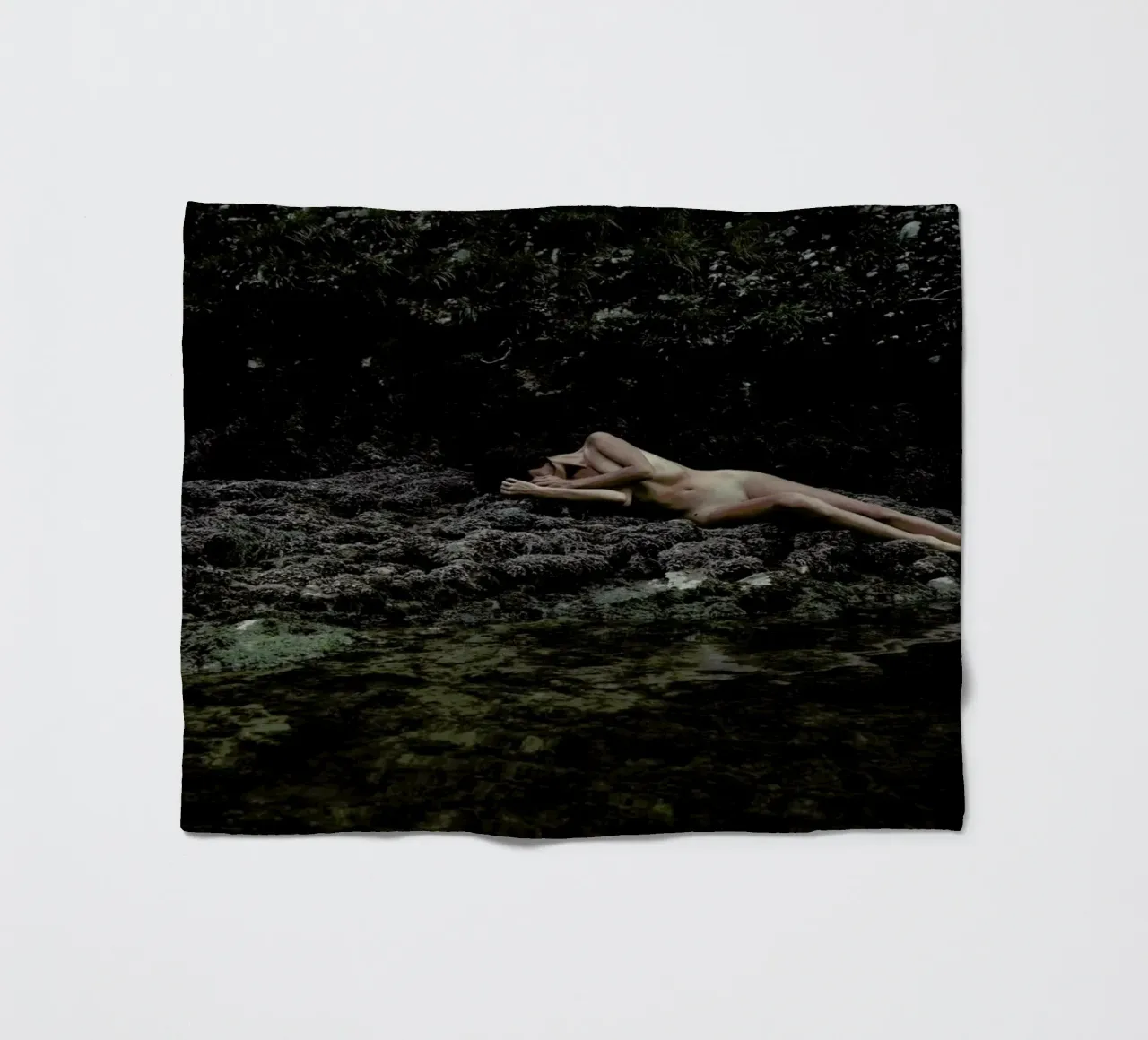 Embodiment coperta in pile da Matevž Kosterov