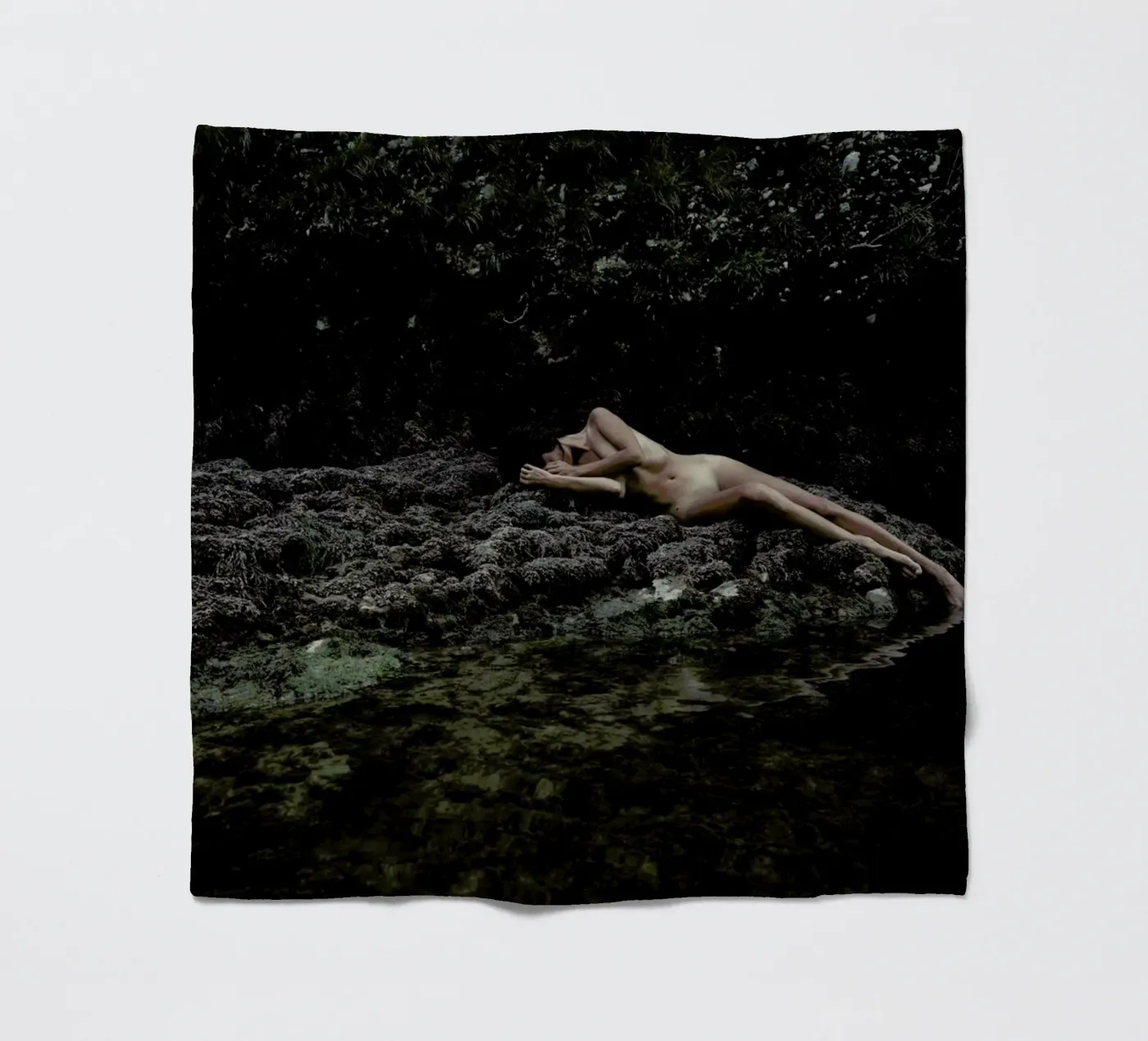 Embodiment coperta in pile da Matevž Kosterov
