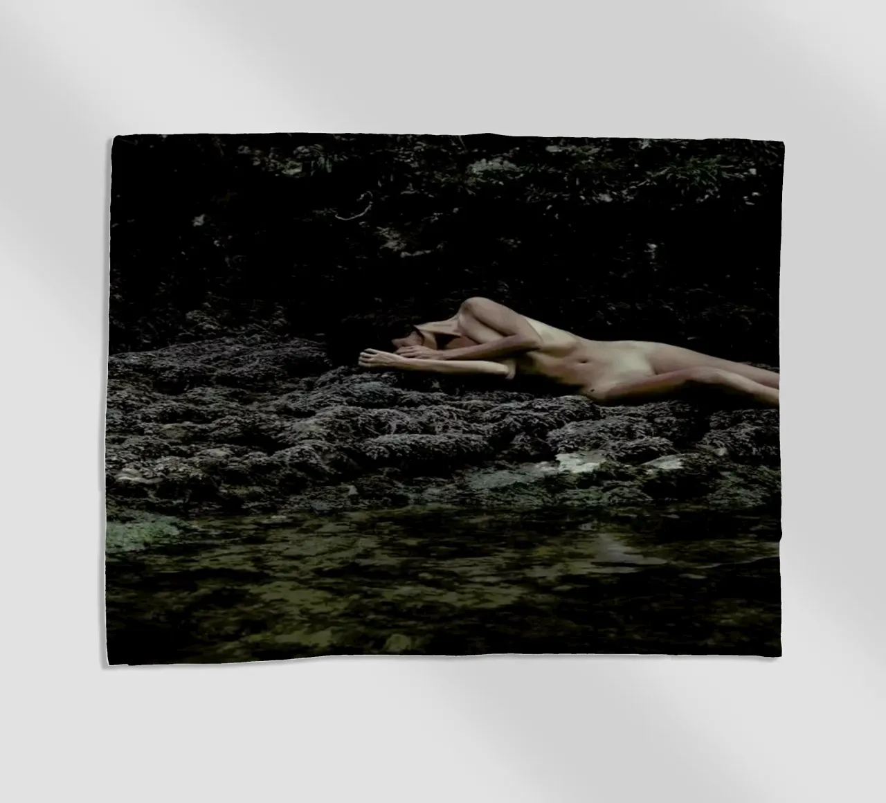 Embodiment strandhanddoek van Matevž Kosterov