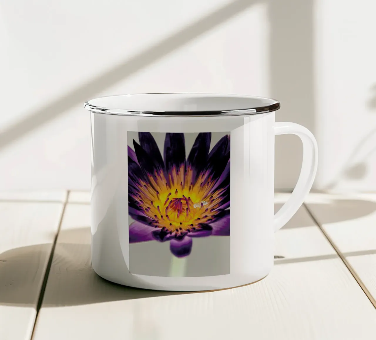 Water Lilly tazza in smalto da Shot By Clint